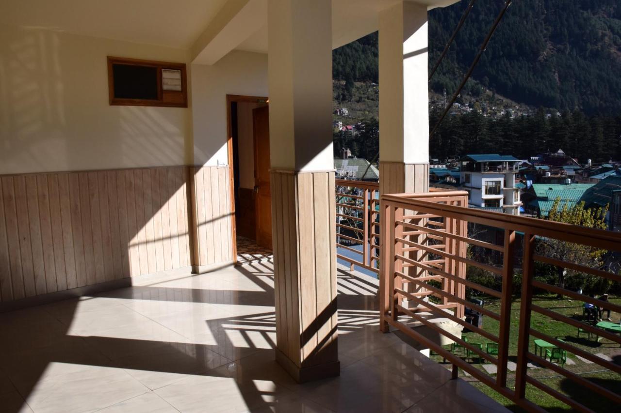 Nirmal Chhaya Hotel - Manali (Himachal Pradesh) — Photos 1